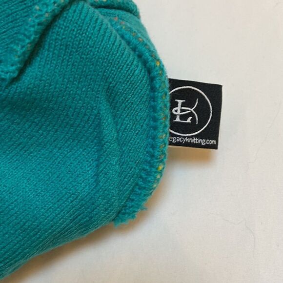 Shakori 40 Beanie Pom Hat - Picture 5 of 7